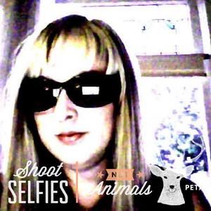 Meet your Posher, Pauline